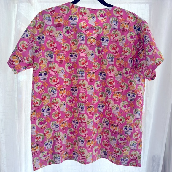🩷💀 Dia de Los Muertos Sugar Skull scrub top medium - Picture 3 of 6